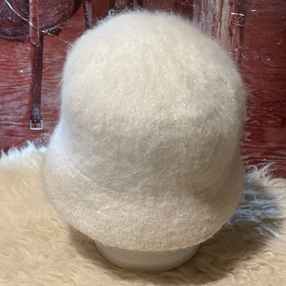 Smart Set Angora blend hat - Picture 4 of 4